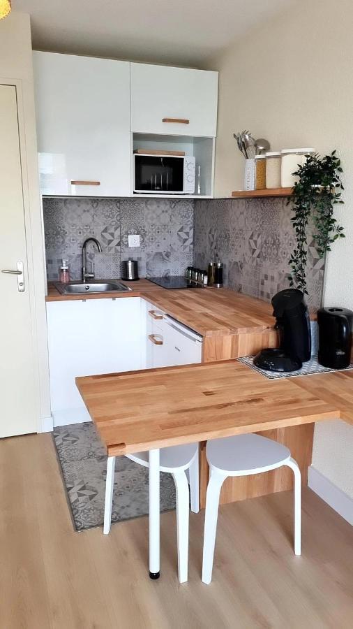 Appartement Studio cabine refait à neuf à 3 minutes à pied de la plage à Le Grau-du-Roi Extérieur photo