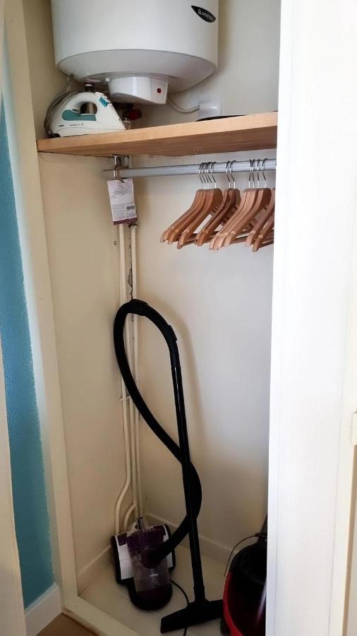 Appartement Studio cabine refait à neuf à 3 minutes à pied de la plage à Le Grau-du-Roi Extérieur photo