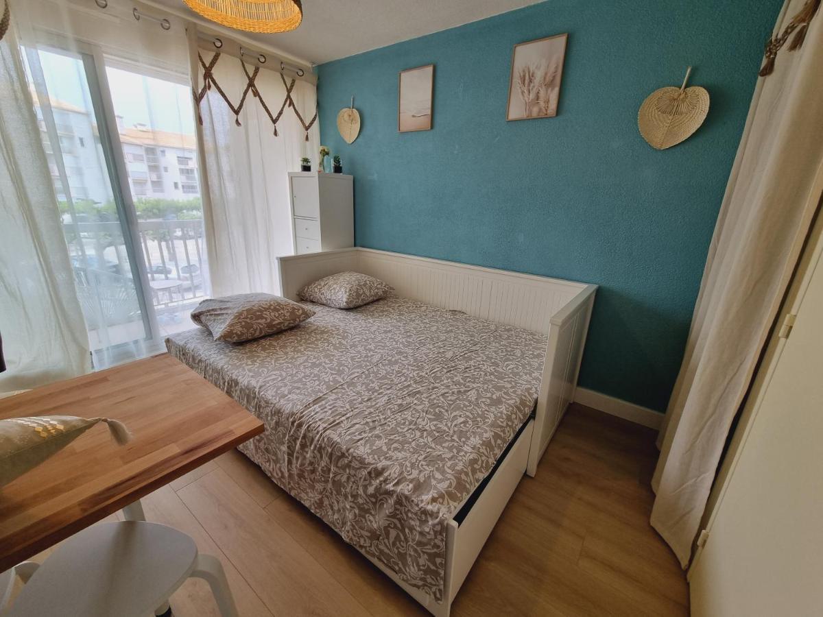 Appartement Studio cabine refait à neuf à 3 minutes à pied de la plage à Le Grau-du-Roi Extérieur photo
