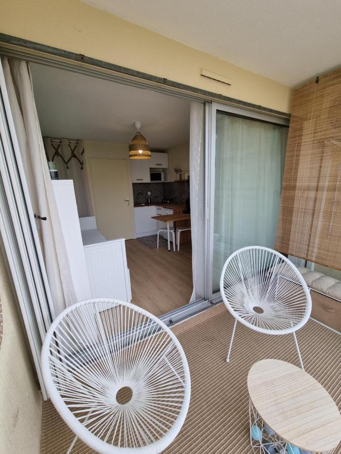 Appartement Studio cabine refait à neuf à 3 minutes à pied de la plage à Le Grau-du-Roi Extérieur photo
